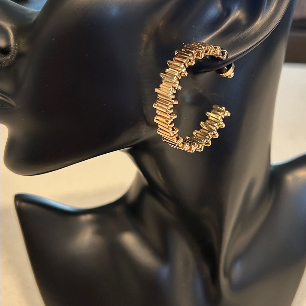 House of Harlow Textured Gold Hoop Earrings NWOT - Picture 3 of 6